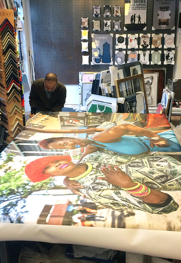 Opklæbning og indramning af store formater i København, rammeforretning og Glarmester Kjærulff Rammer