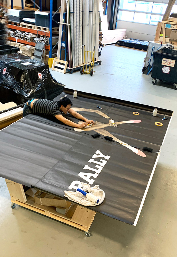 Opklæbning og indramning af store formater, rammeværksted Kjærulff Rammer Amager